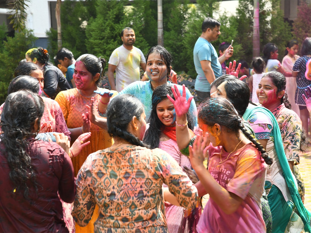 holi_20celebrations_20hyderabad__20_2812_29.jpg 12