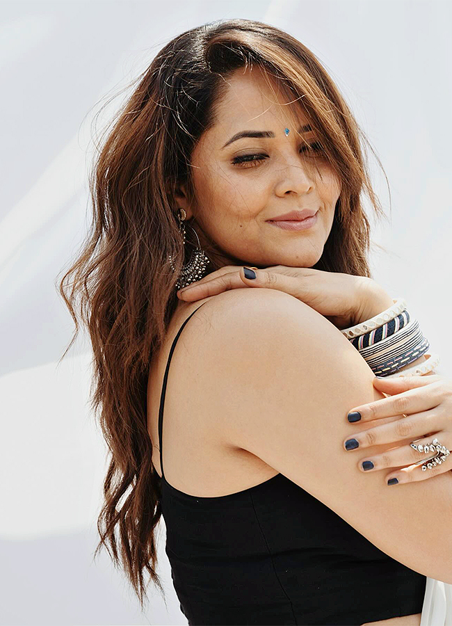Actress_20Anasuya_20Bharadwaj_20_20White_20Saree_20Photos__20_2815_29.jpg 15
