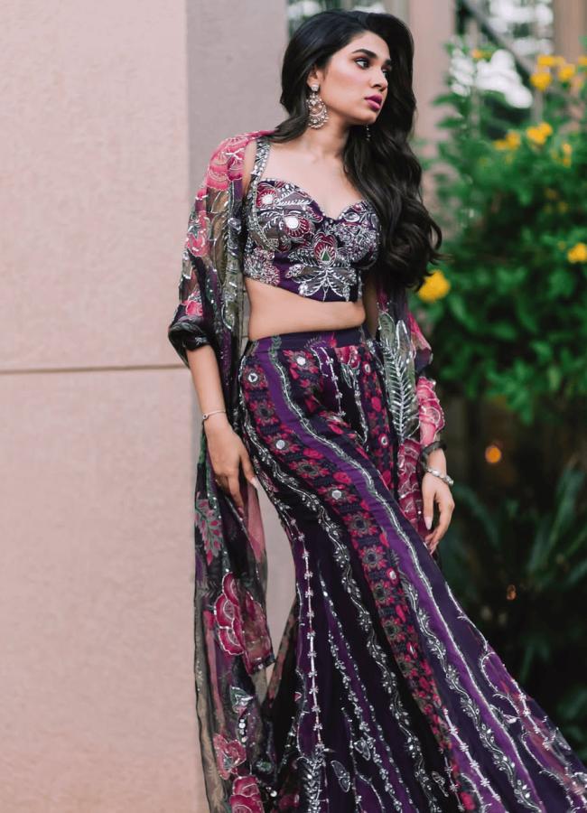 Tollywood_20Actress_20Krithi_20Sheety_20Looking_20Gorgeous_20In_20Colorful_20Dress_20Photos_20_2811_29.jpg 3