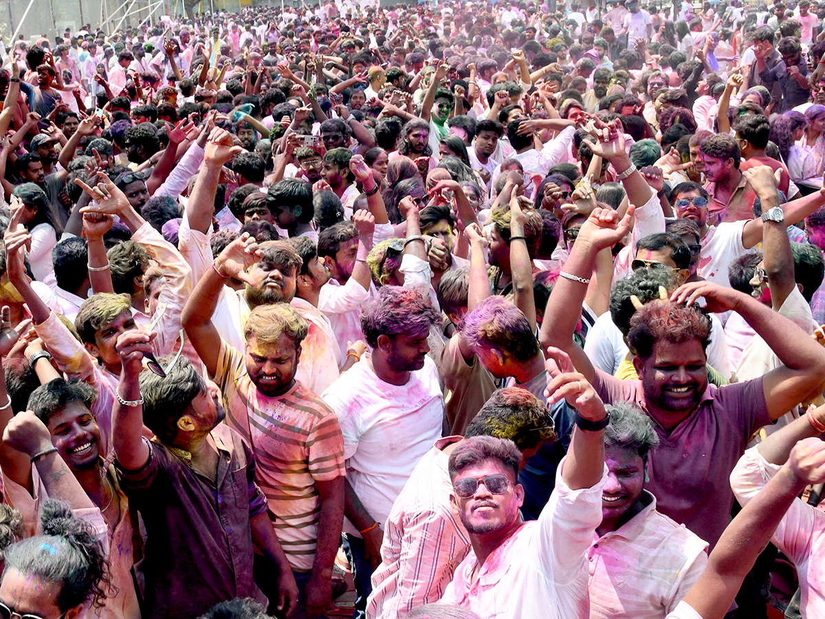 holi_202025_20celebrations_20in_20hyderabad_20HD_20photos__20_2810_29.jpg 10