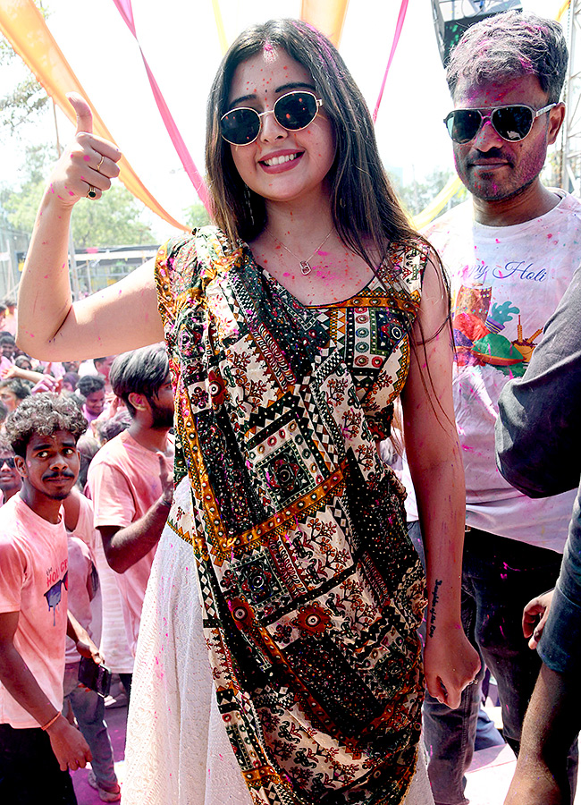 holi_202025_20celebrations_20in_20hyderabad_20HD_20photos__20_2816_29.jpg 16
