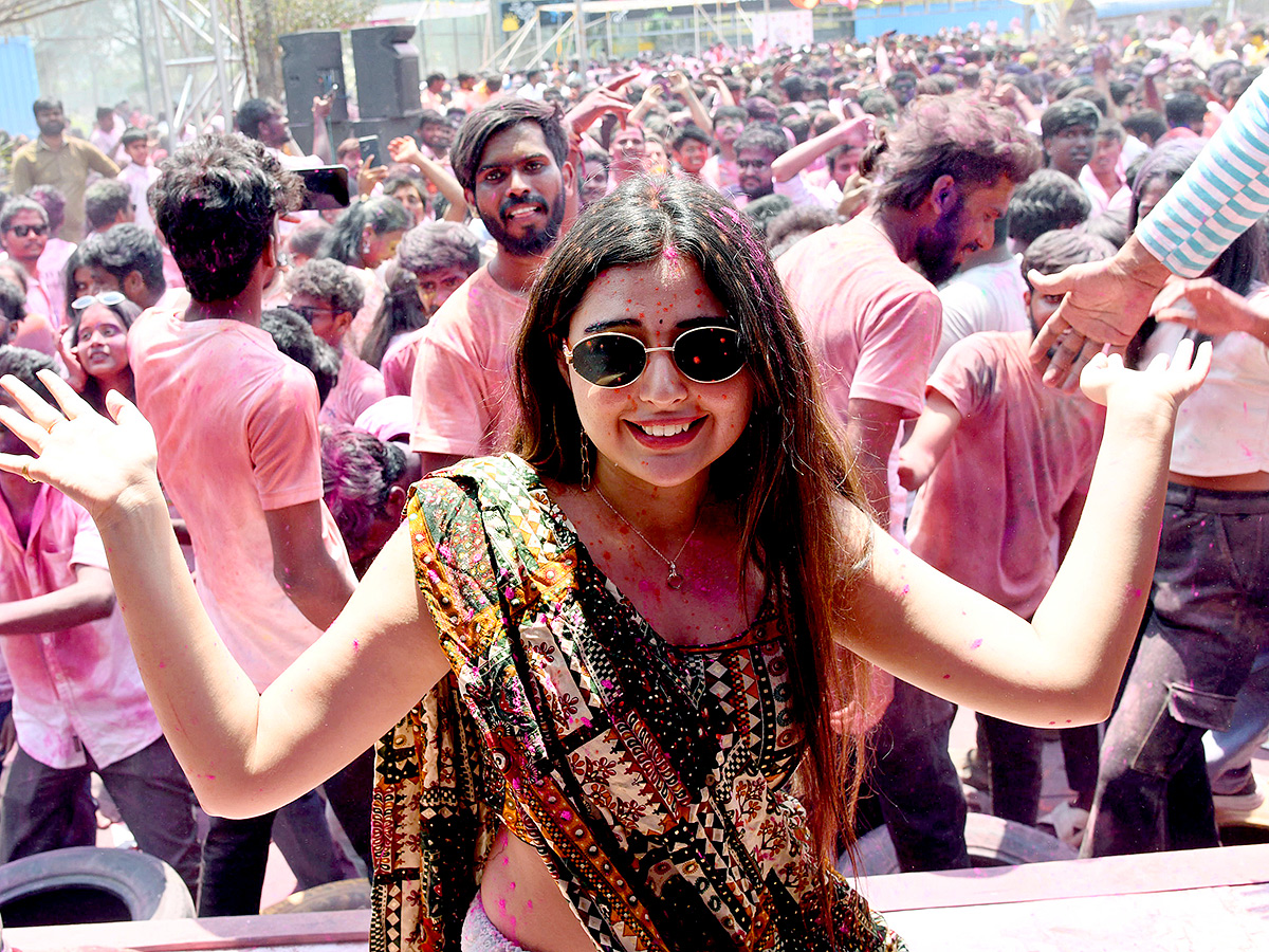 holi_202025_20celebrations_20in_20hyderabad_20HD_20photos__20_281_29.jpg 1