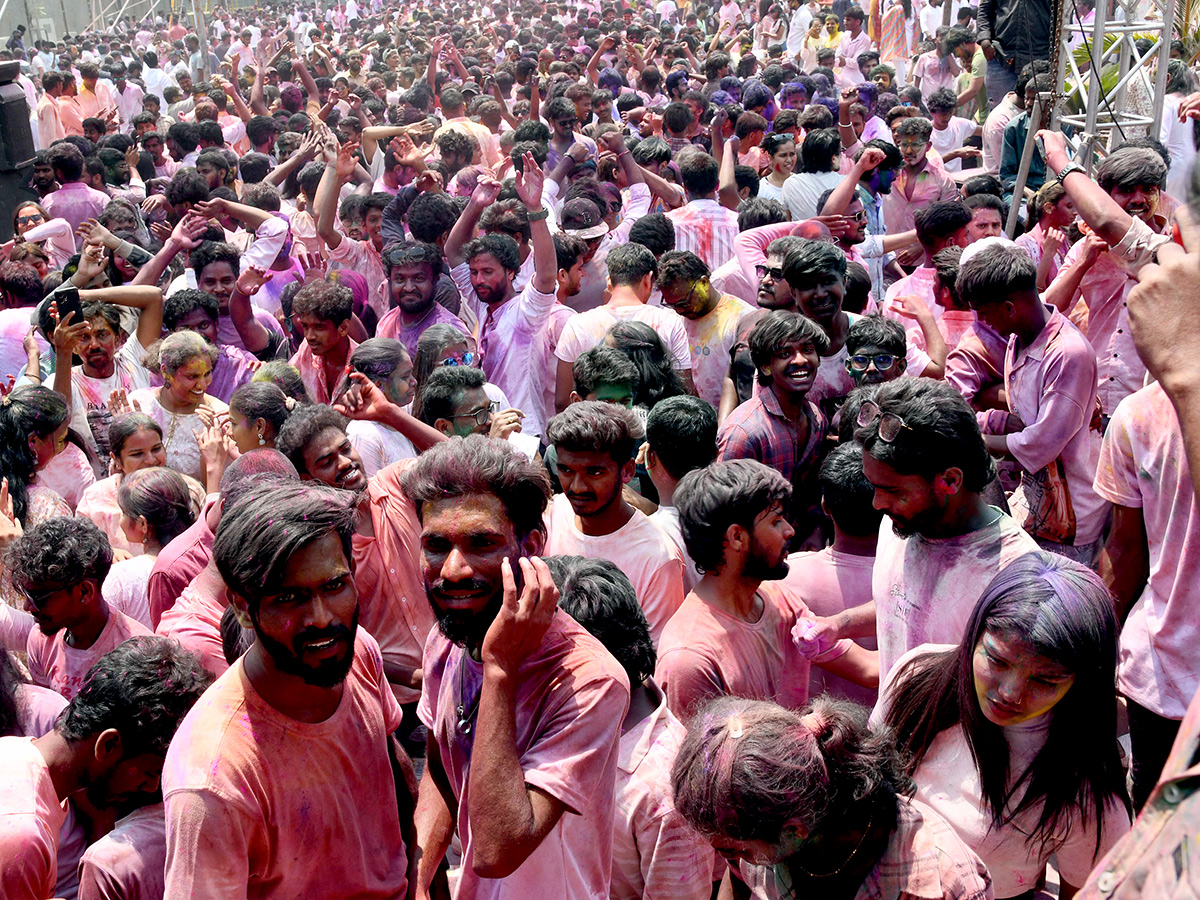 holi_202025_20celebrations_20in_20hyderabad_20HD_20photos__20_284_29.jpg 4