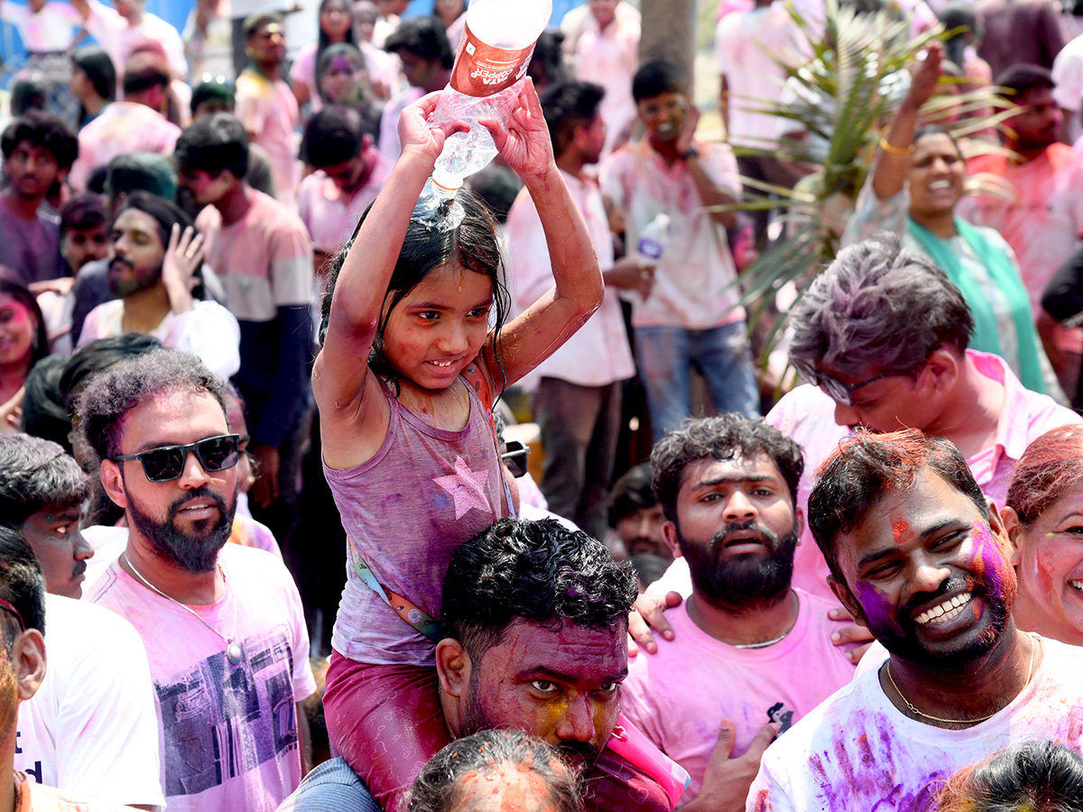 holi_202025_20celebrations_20in_20hyderabad_20HD_20photos__20_286_29.jpg 6