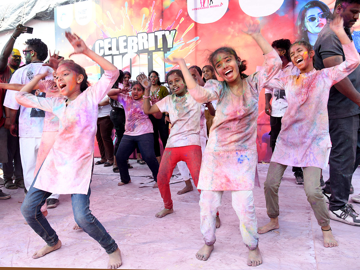 holi_202025_20celebrations_20in_20hyderabad_20HD_20photos__20_287_29.jpg 7