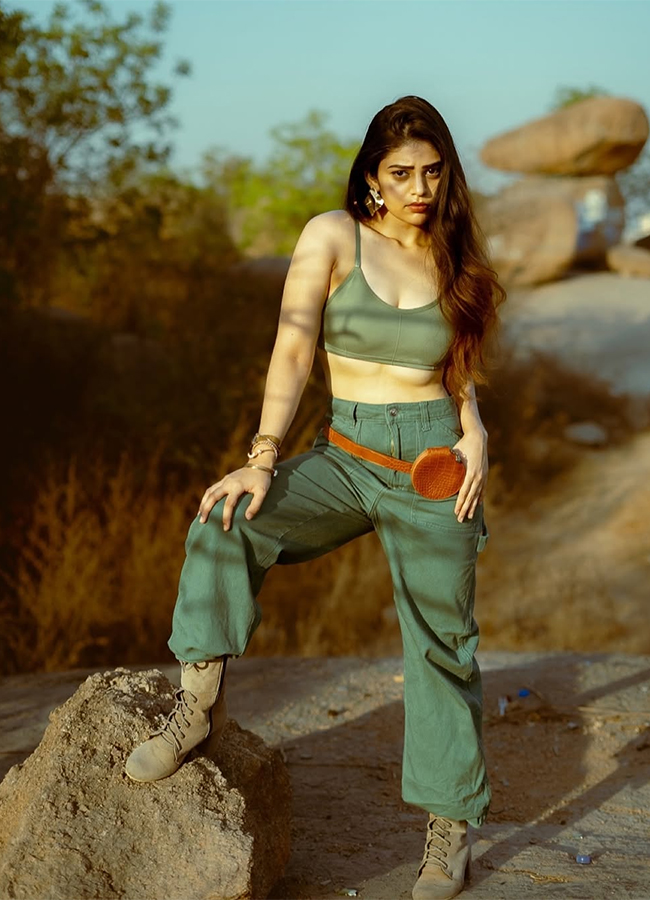 Masuda_20Movie_20Actress_20Bandhavi_20Sridhar_20HD_20Photos__20_2810_29.jpg 10