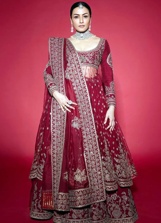 Namratha_20shirodkar_20in_20red_20dress2.jpg 3