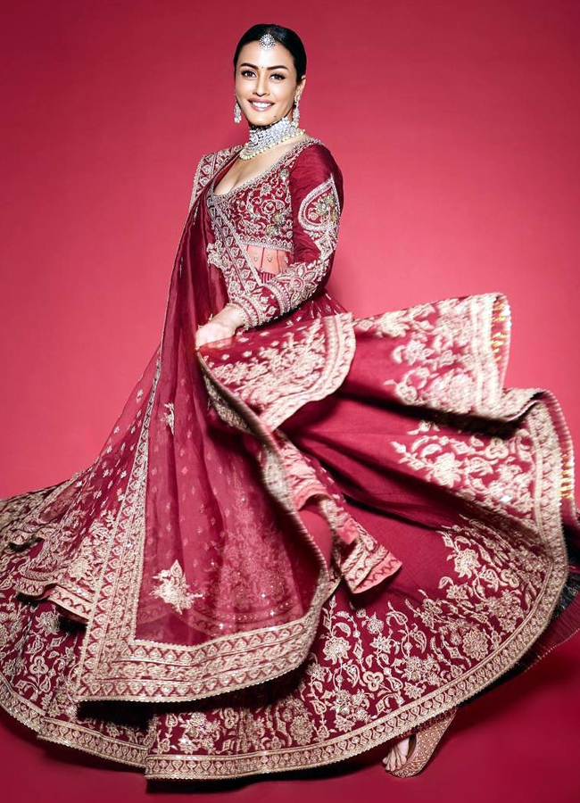 Namratha_20shirodkar_20in_20red_20dress3.jpg 4