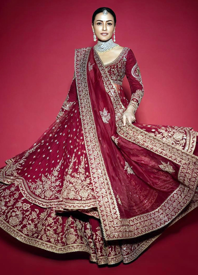 Namratha_20shirodkar_20in_20red_20dress4.jpg 5