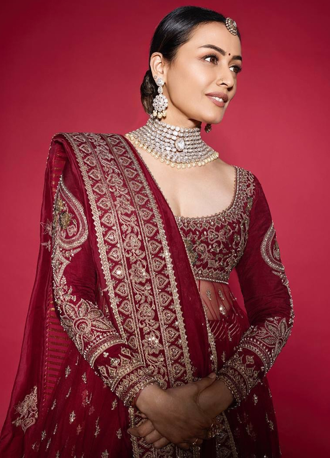 Namratha_20shirodkar_20in_20red_20dress5.jpg 6