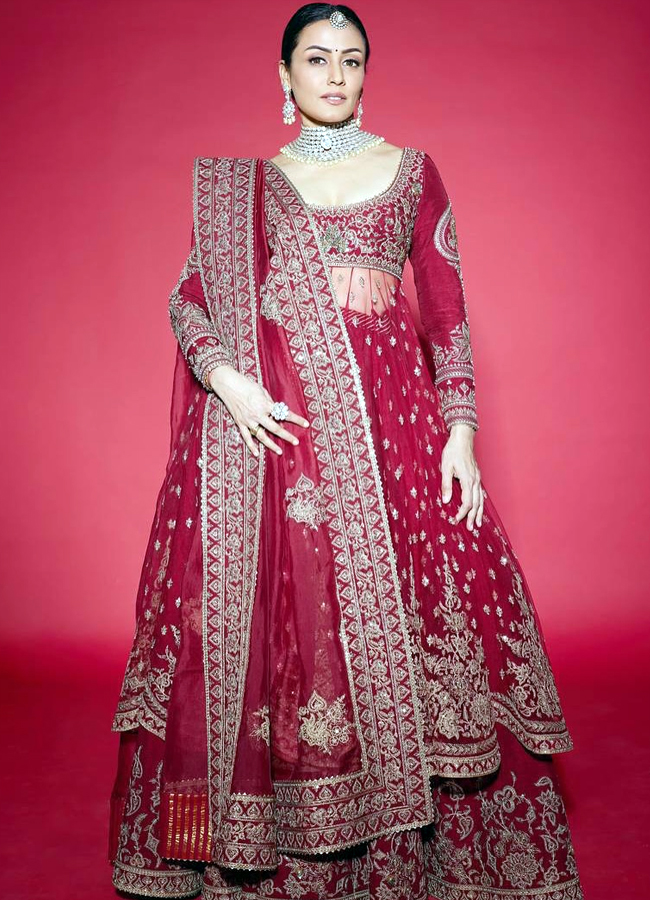 Namratha_20shirodkar_20in_20red_20dress6.jpg 7