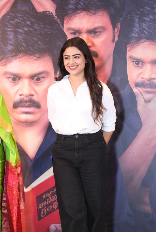 Pelli_20Kani_20Prasad_20Movie_20Press_20Meet_20Photos__20_289_29.jpg 9