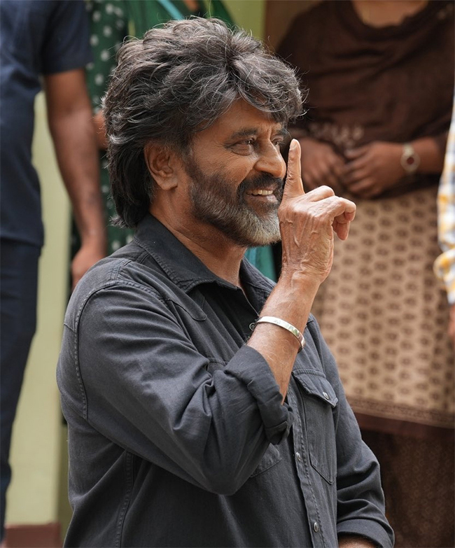 Rajinikanth-Coolie-Movie-HD-Stills_-_2810_29.jpg 11