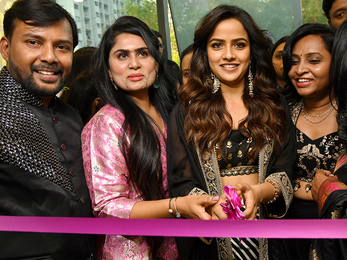 Actress_20Vaishnavi_20Chaitanya_20in_20kondapur__20_281_29.jpg 1