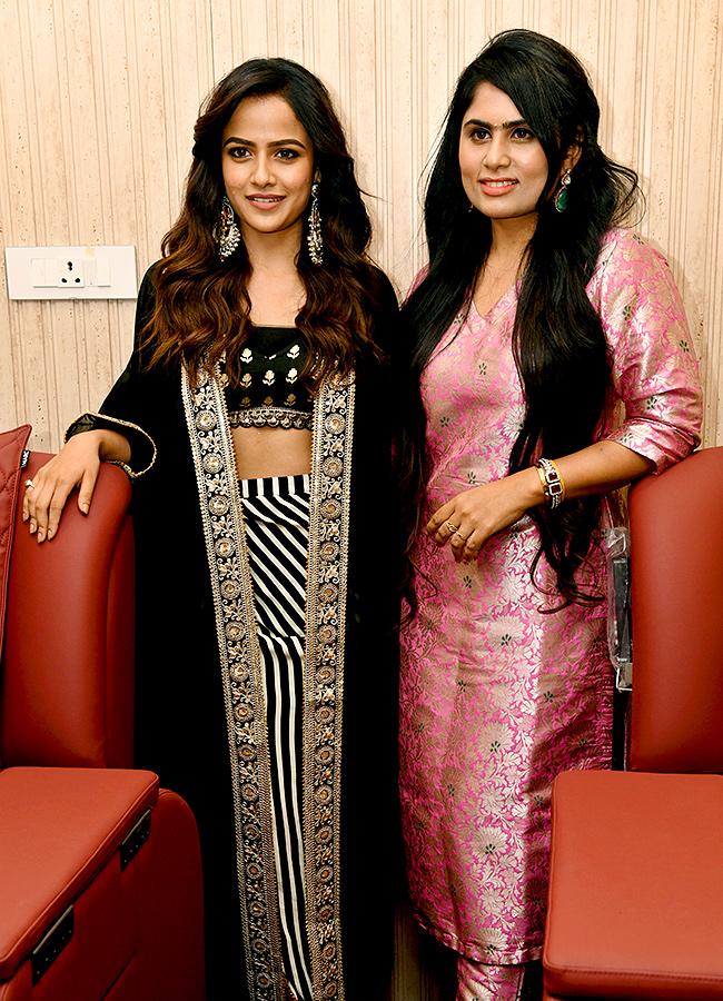 Actress_20Vaishnavi_20Chaitanya_20in_20kondapur__20_283_29.jpg 3