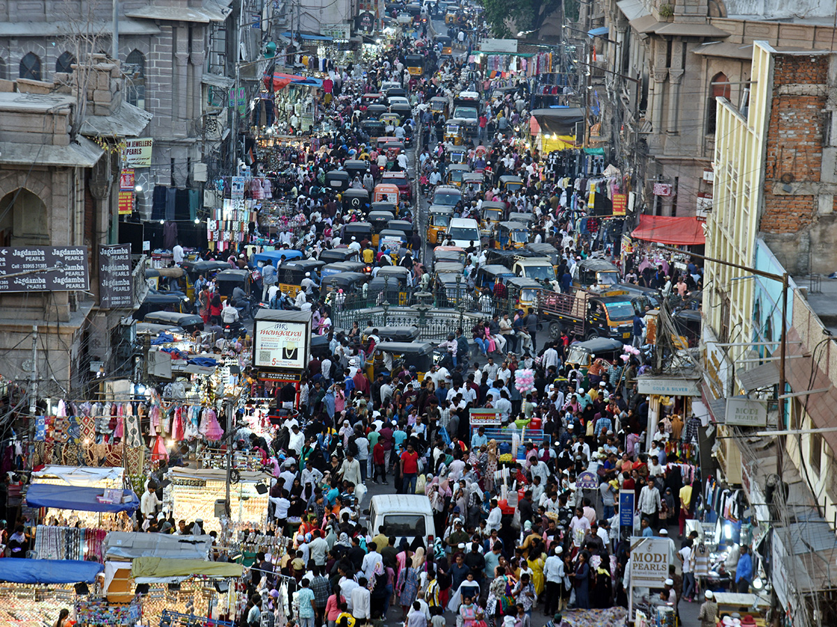 Ramadan_20Nights_20at_20Charminar_20Hyderabad_20Photos__20_2811_29.jpg 11