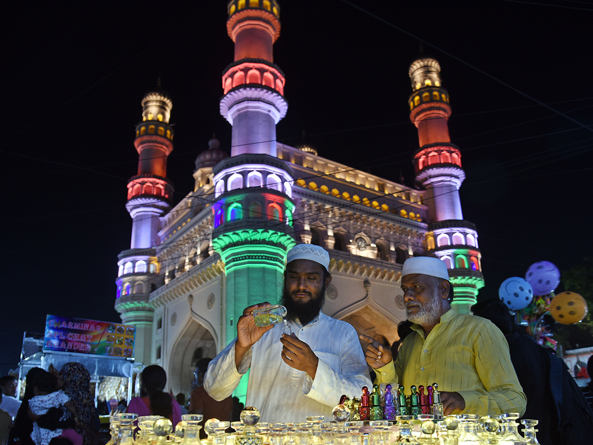 Ramadan_20Nights_20at_20Charminar_20Hyderabad_20Photos__20_2812_29.jpg 12