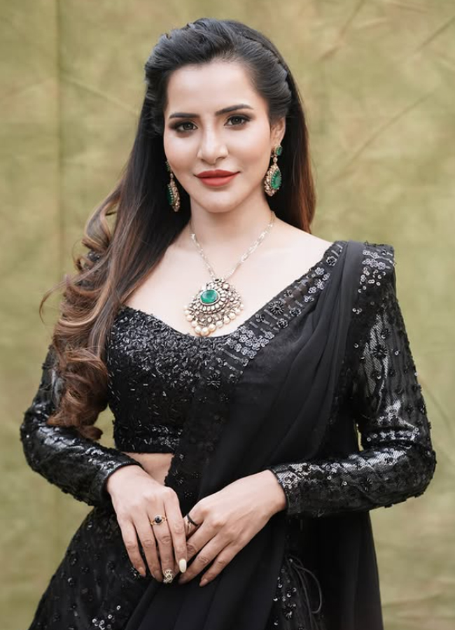 Ashu_20Reddy_20simple_20style_20look_20photos_20_20_284_29.jpg 5