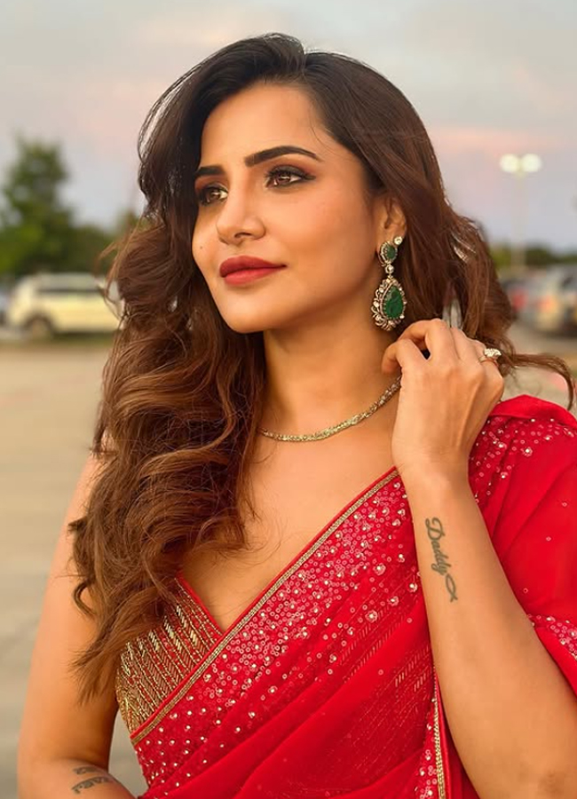 Ashu_20Reddy_20simple_20style_20look_20photos_20_20_288_29.jpg 9