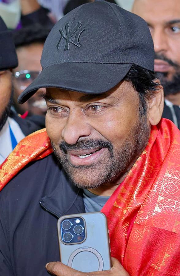 Chiranjeevi_20Life_20Time_20Achievement_20Award_20UK_20Photos__20_2810_29.jpg 10