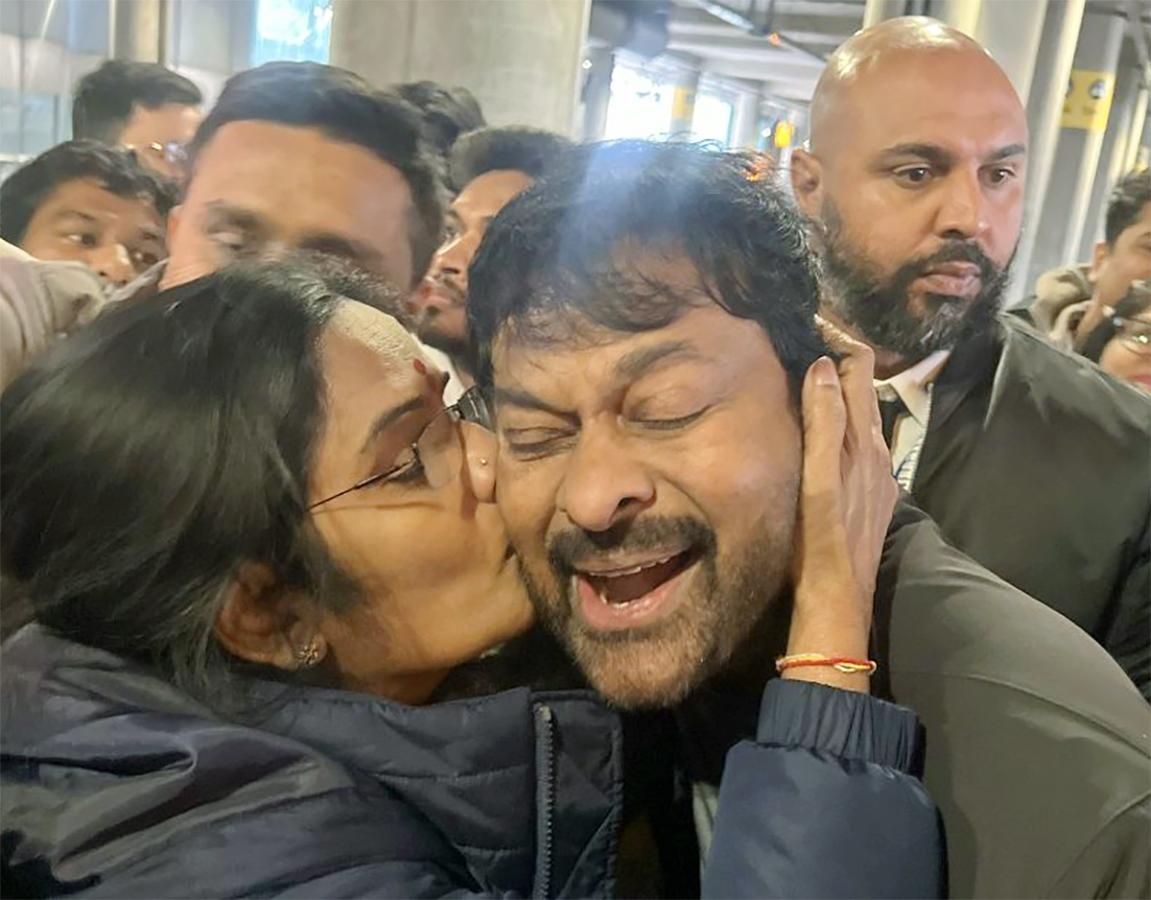 Chiranjeevi_20Life_20Time_20Achievement_20Award_20UK_20Photos__20_287_29.jpg 7