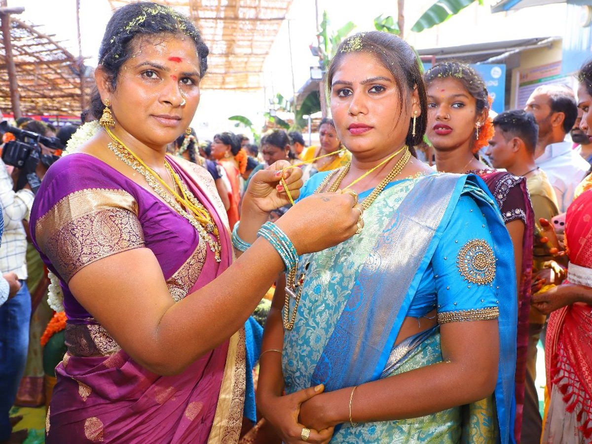 Transgenders_20Marriage_20On_20Occasion_20Of_20Sri_20Rama_20Navami_20At_20Vemulawada__20_282_29.jpg 2