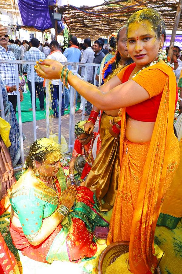 Transgenders_20Marriage_20On_20Occasion_20Of_20Sri_20Rama_20Navami_20At_20Vemulawada__20_284_29.jpg 4