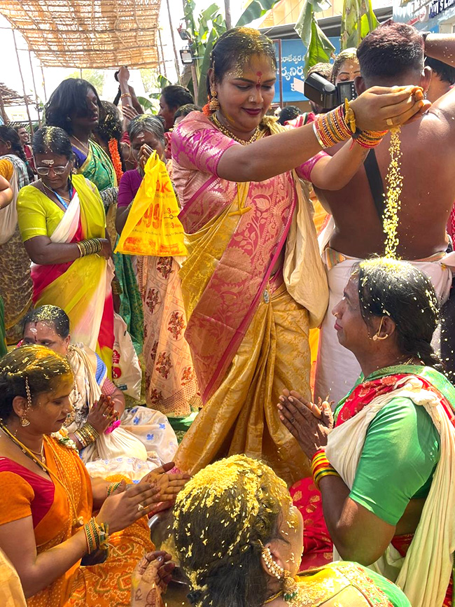 Transgenders_20Marriage_20On_20Occasion_20Of_20Sri_20Rama_20Navami_20At_20Vemulawada__20_285_29.jpg 5