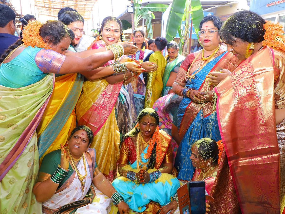 Transgenders_20Marriage_20On_20Occasion_20Of_20Sri_20Rama_20Navami_20At_20Vemulawada__20_288_29.jpg 8