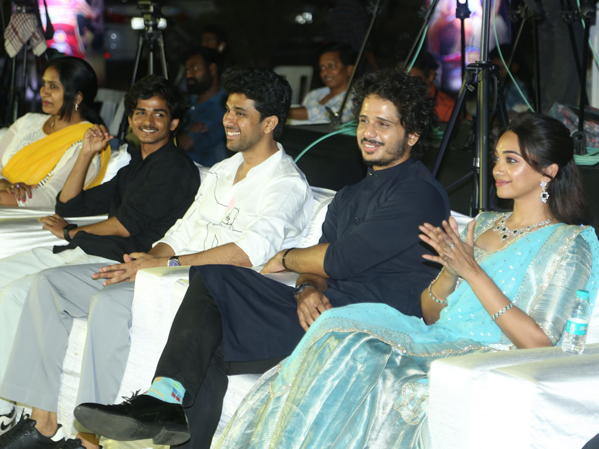 Tuk_20Tuk_20Movie_20Pre_20Release_20Event_20Photos__20_2810_29.jpg 10