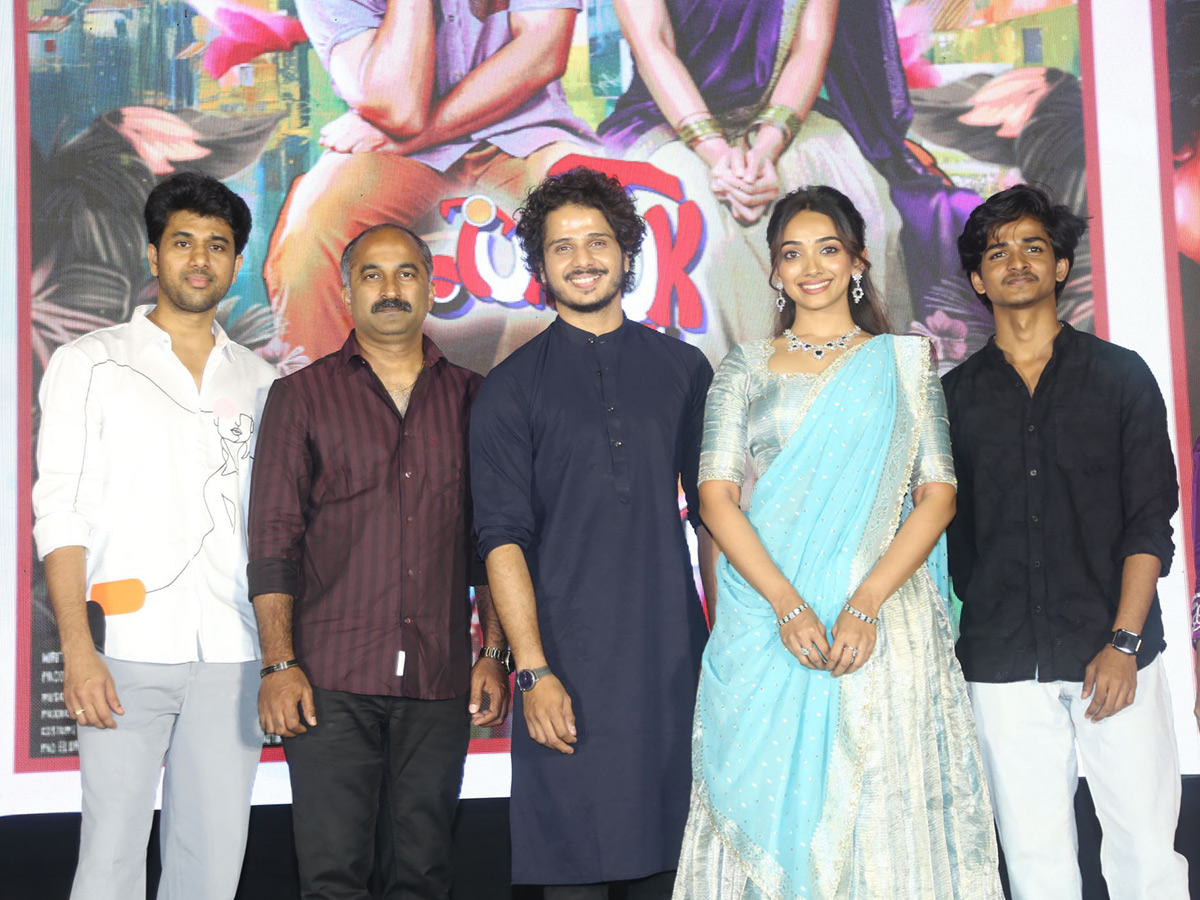 Tuk_20Tuk_20Movie_20Pre_20Release_20Event_20Photos__20_2812_29.jpg 12