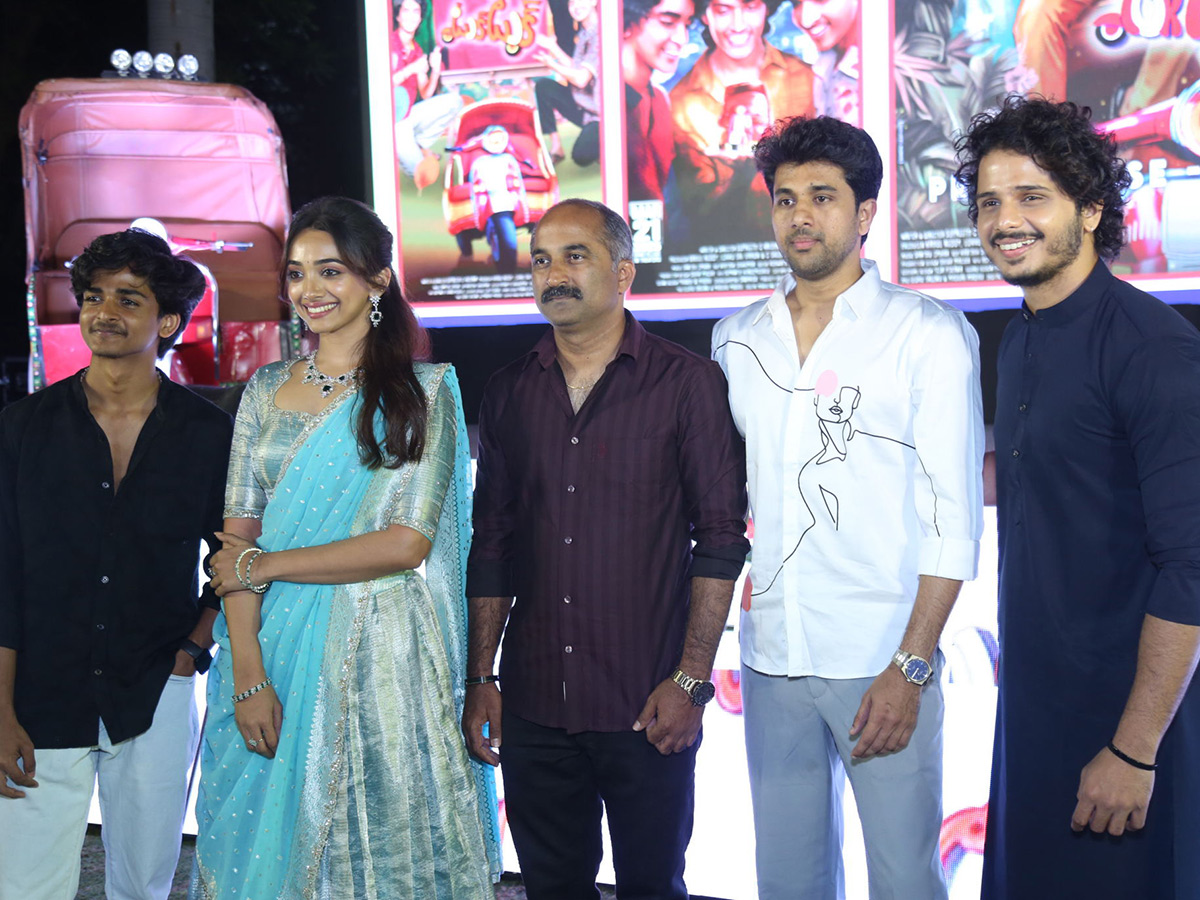 Tuk_20Tuk_20Movie_20Pre_20Release_20Event_20Photos__20_2815_29.jpg 15