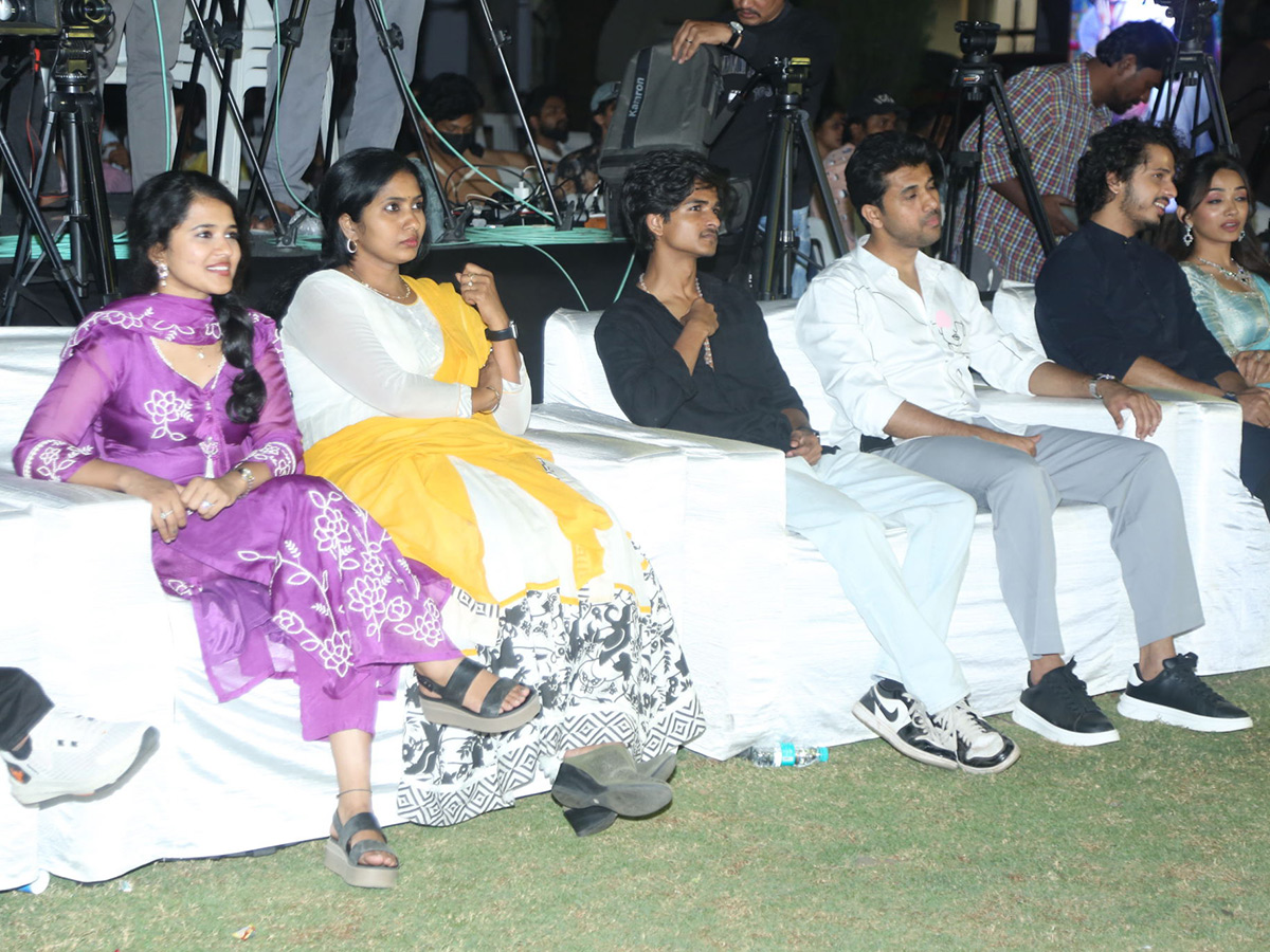Tuk_20Tuk_20Movie_20Pre_20Release_20Event_20Photos__20_286_29.jpg 6