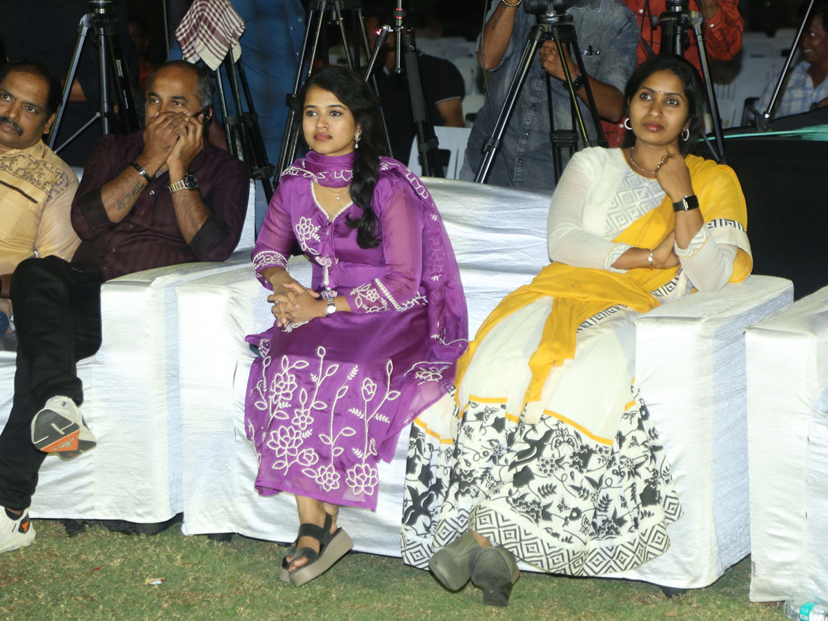 Tuk_20Tuk_20Movie_20Pre_20Release_20Event_20Photos__20_287_29.jpg 7