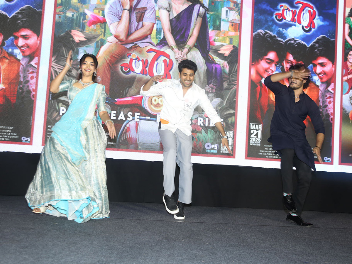 Tuk_20Tuk_20Movie_20Pre_20Release_20Event_20Photos__20_288_29.jpg 8