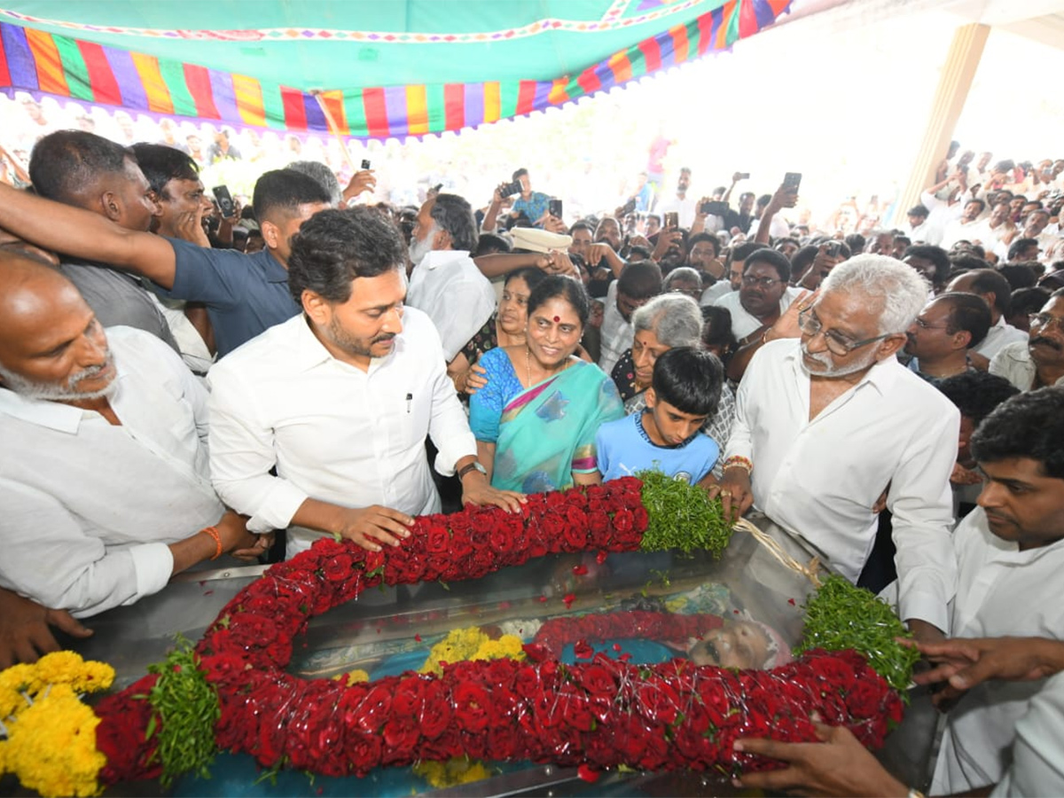 YS_20Jagan_20tribute_20to_20YV_20Subba_20Reddy_20Mother_20Photos__20_283_29.jpg 2