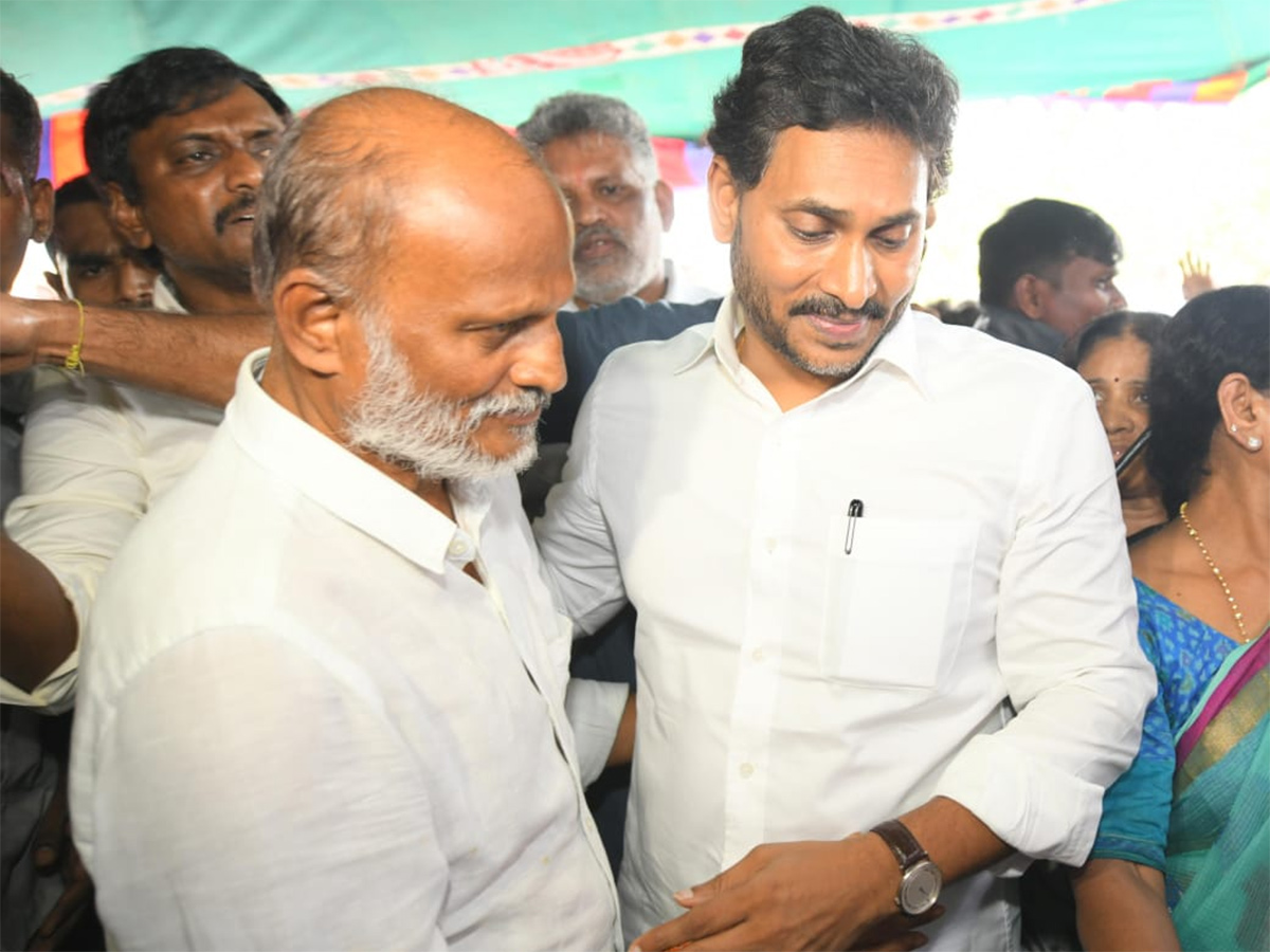 YS_20Jagan_20tribute_20to_20YV_20Subba_20Reddy_20Mother_20Photos__20_287_29.jpg 7