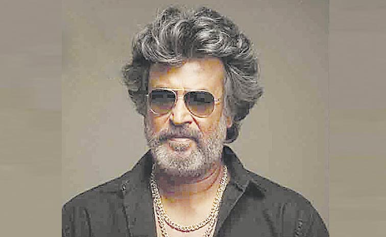 3-Rajinikanths-Coolie-1.jpg