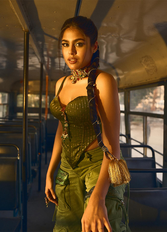 Actress_20Faria_20Abdullah_20latest_20photos_20goes_20viral__20_2810_29.jpg 10