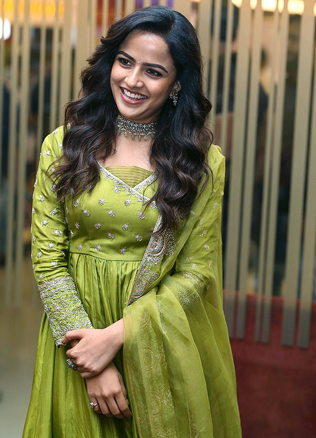 Actress_20Vaishnavi_20Chaitanya_20in_20Jack_20Movie_20Photos__20_2812_29.jpg 12