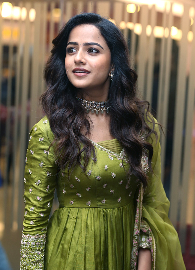 Actress_20Vaishnavi_20Chaitanya_20in_20Jack_20Movie_20Photos__20_288_29.jpg 8