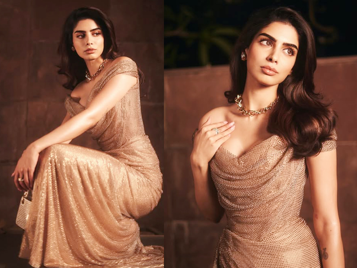 Khushi_20Kapoor_20Shinning_20Bright_20in_20the_20golden_20dress_20photos_20_2810_29.jpg 1