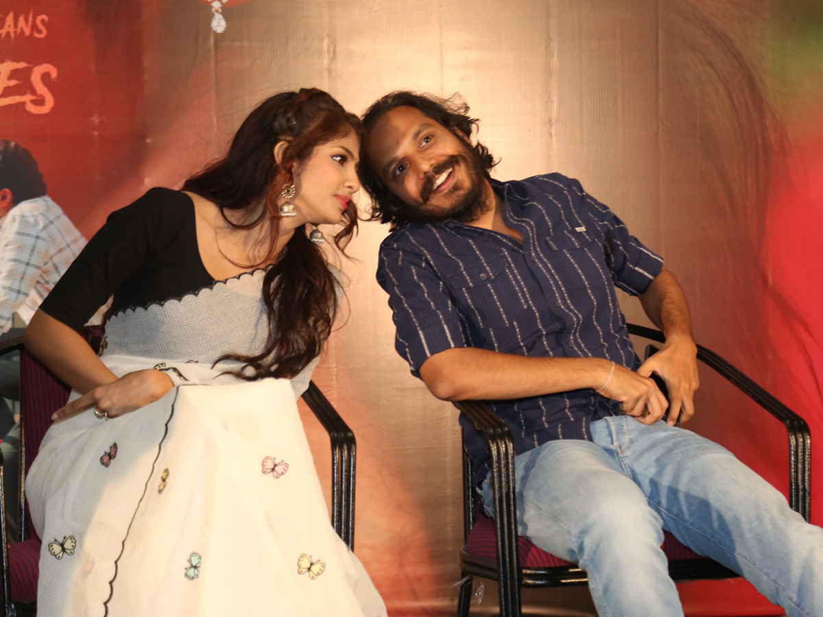 RGV_20Saree_20Movie_20Trailer_20launch_20Pics_9.jpg 7