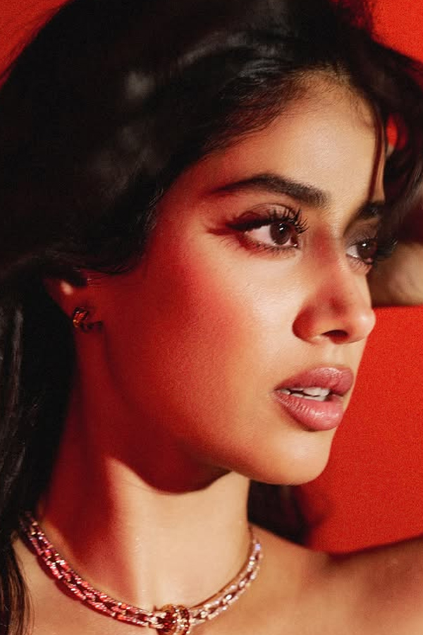 janhvikapoor-reddress-2.jpg 11