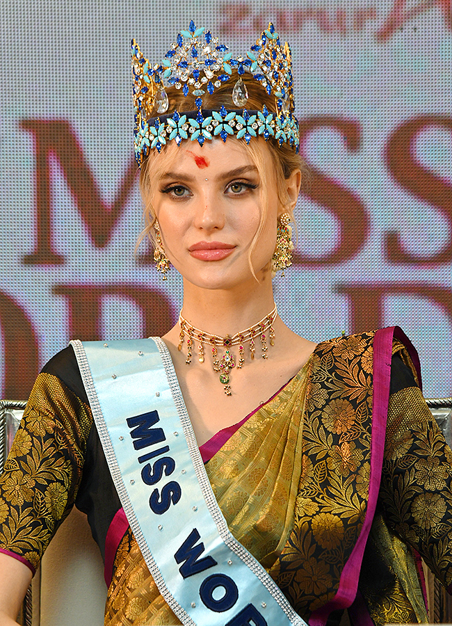 miss-world-kristyna-pliskova-in-hyderabad_-16.jpg 13