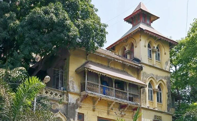 Mumbai_20historical_20Laxmi_20Nivas_20sold_20for_20Rs_202760000000_2C_20buyer_20has_20link_20with_20Mukesh_20Ambani_20Photos_20_282_29.jpg 3