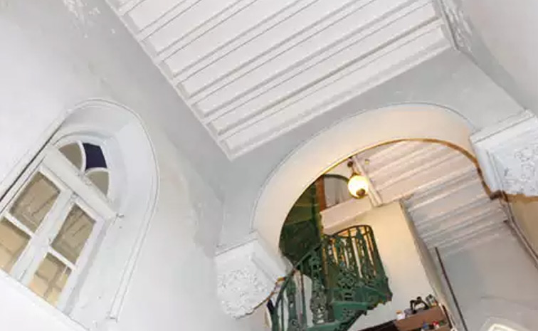 Mumbai_20historical_20Laxmi_20Nivas_20sold_20for_20Rs_202760000000_2C_20buyer_20has_20link_20with_20Mukesh_20Ambani_20Photos_20_286_29.jpg 7