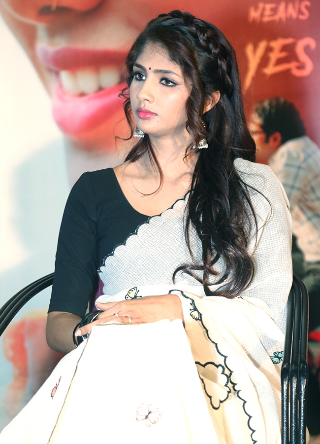Ram_20Gopal_20Varma_20Actress_20Aaradhya_20Devi_20Photos_20Goes_20Viral__20_289_29.jpg 9