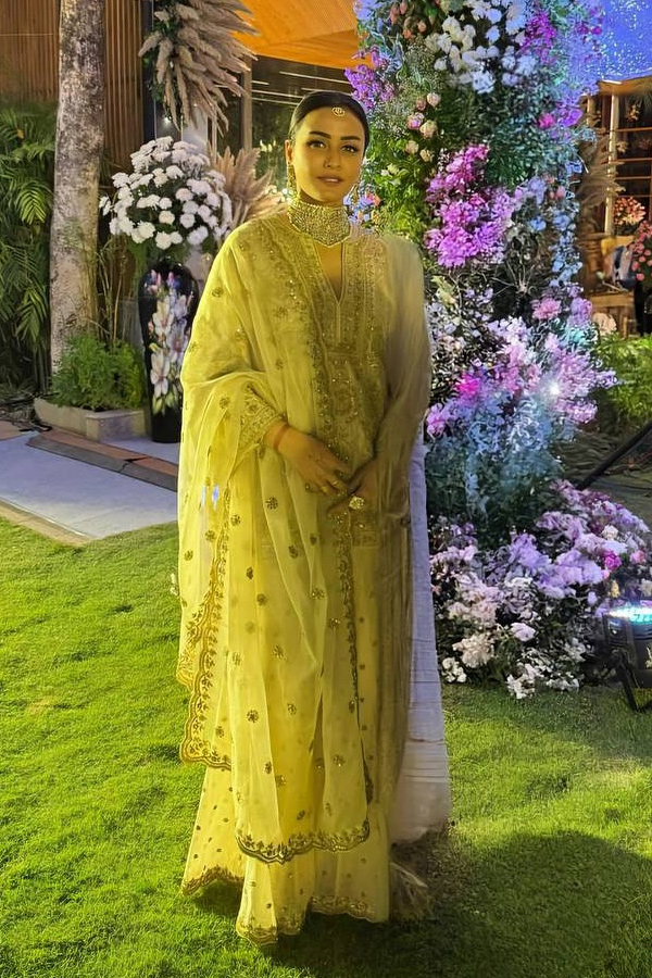 Namrata_20And_20Upasana_20Attended_20Friend_20Iftar_20Party_20Photos_20_285_29.jpg 6