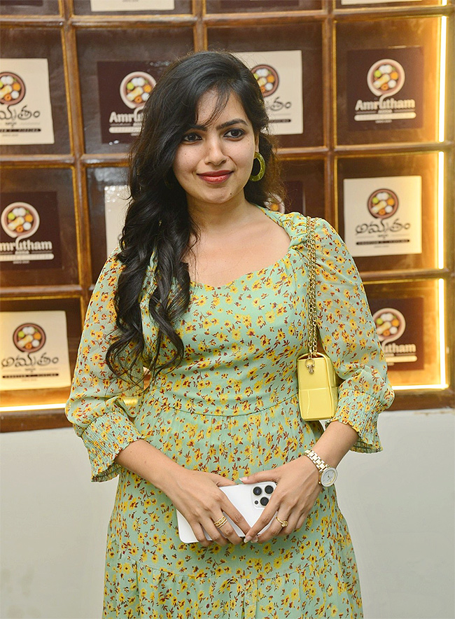 Actor_20VJ_20Sunny_20Grand_20Launch_20of_20Amrutham_20Adda_20hotel_20hyderabad__20_2814_29.jpg 14